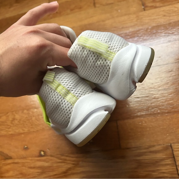 Womens White Nike Presto Shoes - Picture 4 of 8